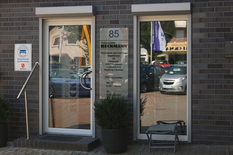 Eingang von Automobile Beckmann, Arsterdamm 85 in Bremen-Arsten
