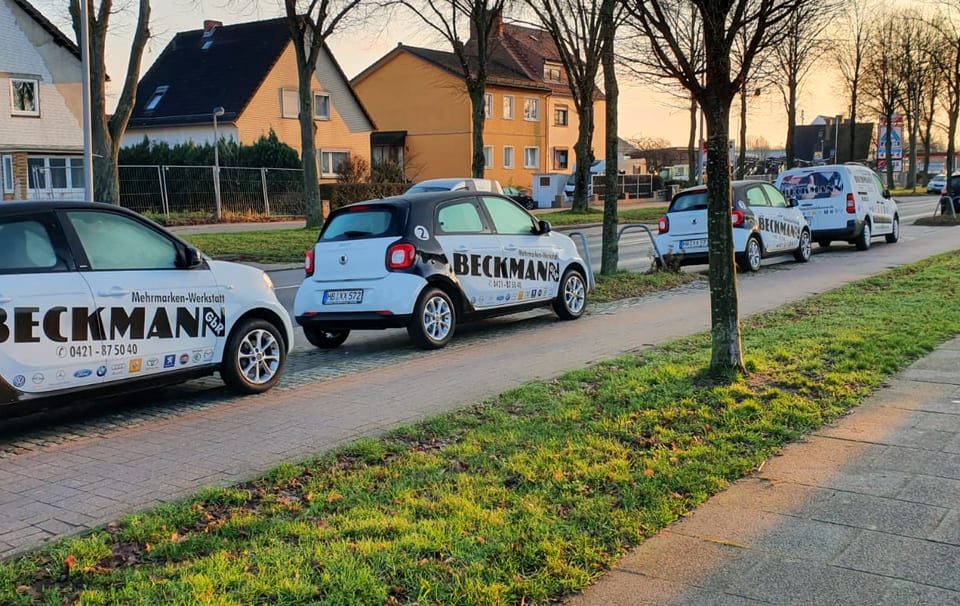 Automobile Beckmann am Arsterdamm, von der Straße aus gesehen